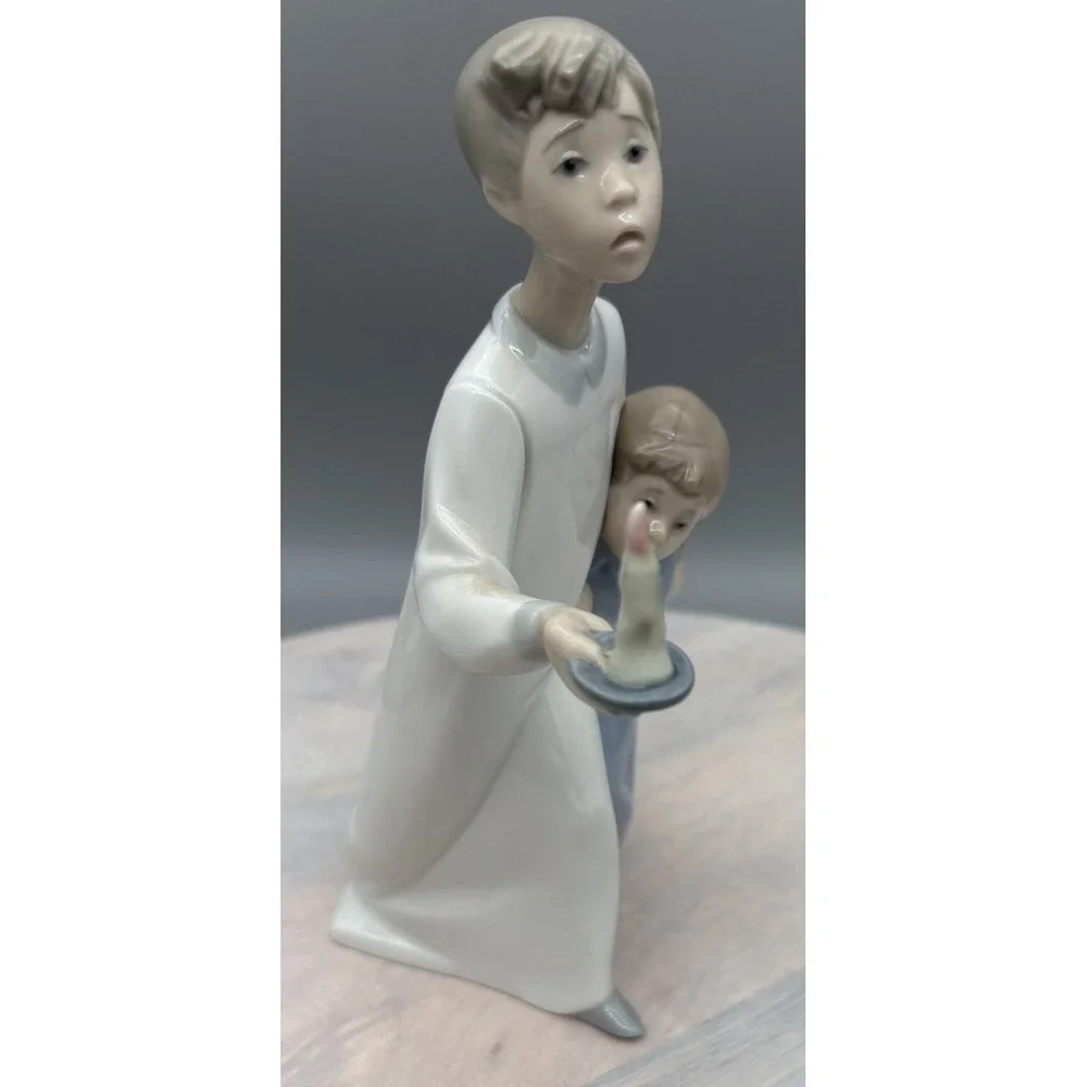 Vtg Lladro Figurine #4874 Boy in Night Shirt candle Porcelain Glossy Finish 8.5